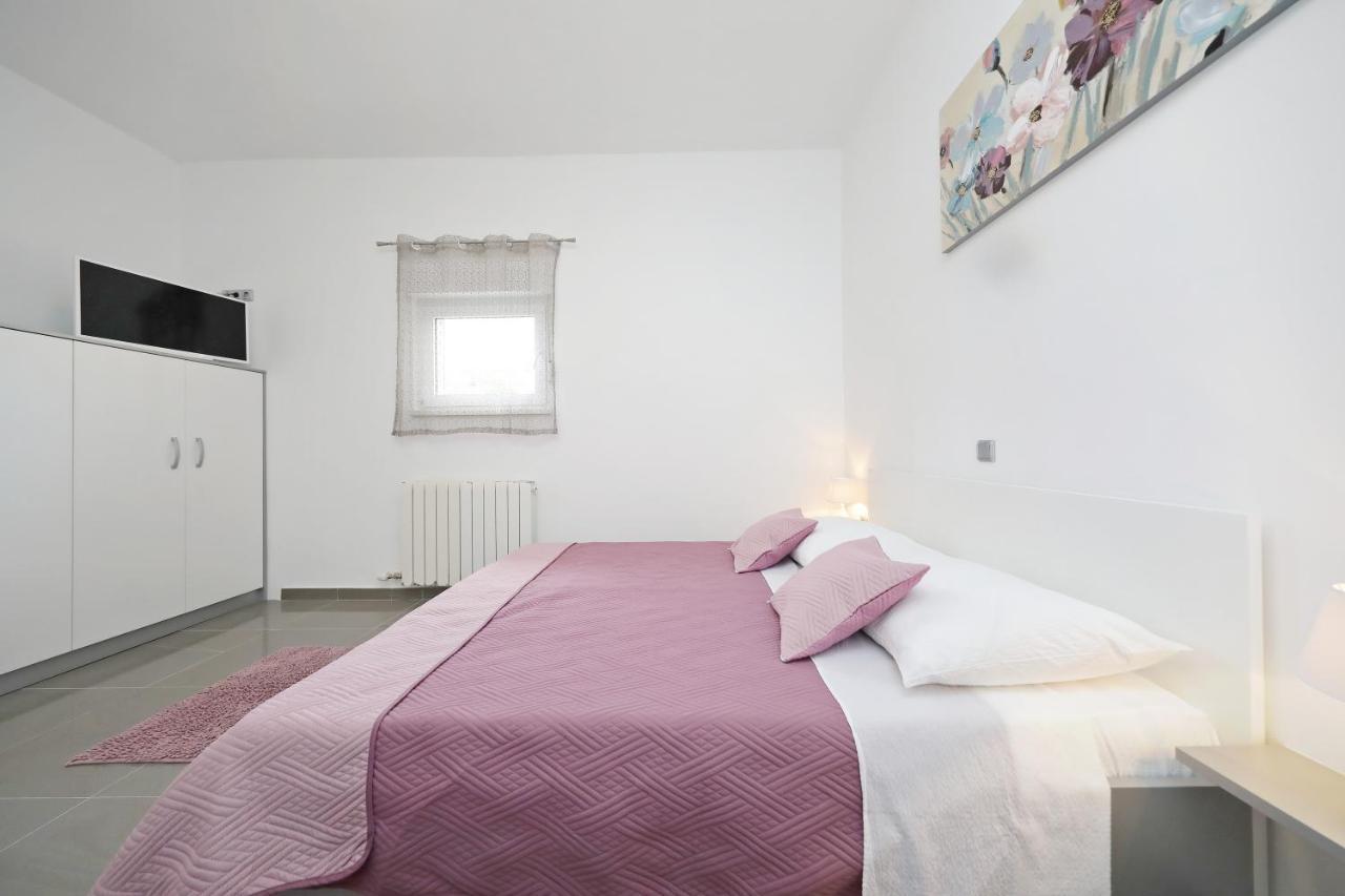 Apartmani Rudi Vir Buitenkant foto