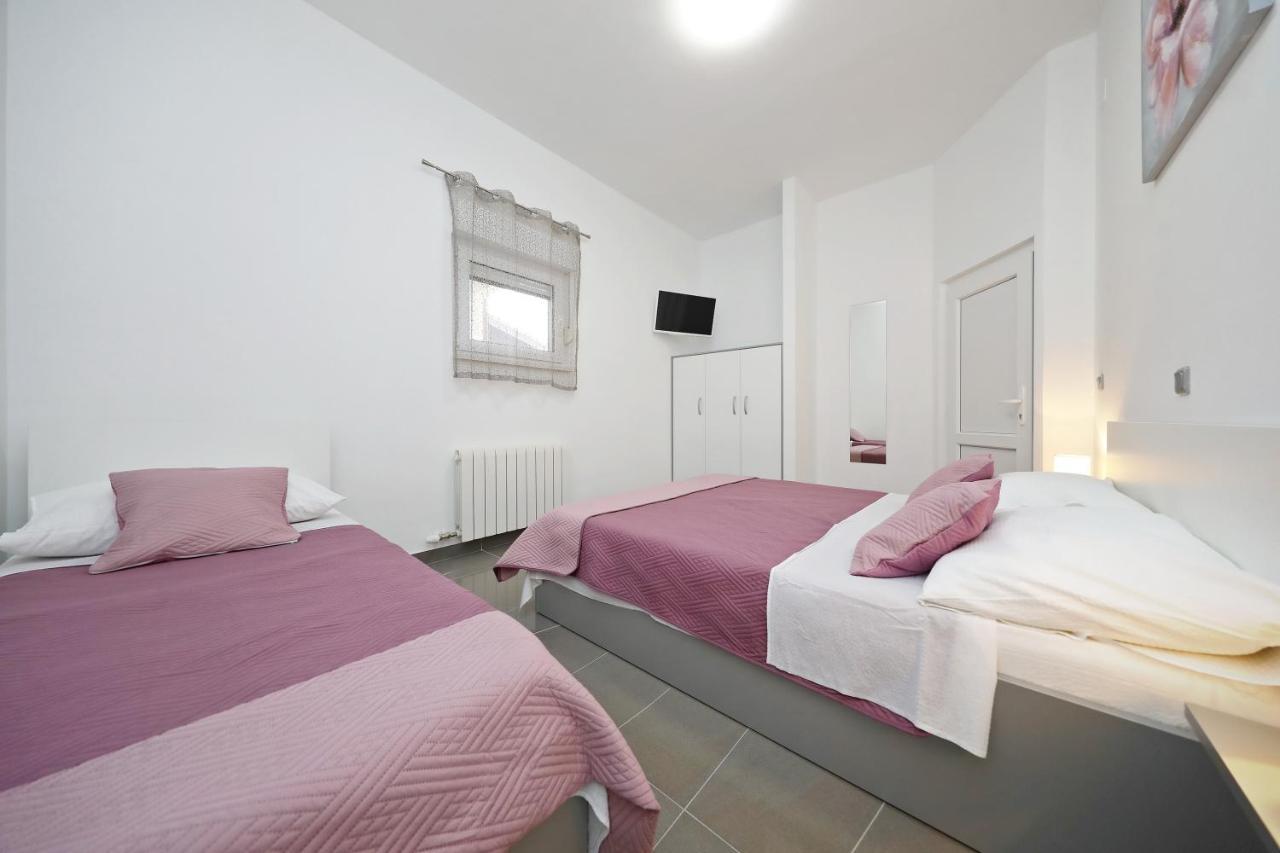 Apartmani Rudi Vir Buitenkant foto