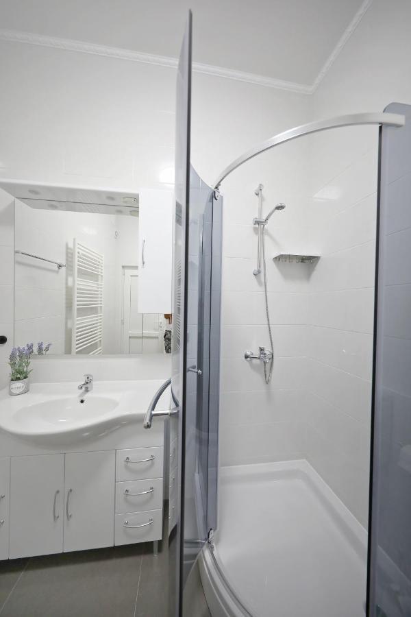 Apartmani Rudi Vir Buitenkant foto
